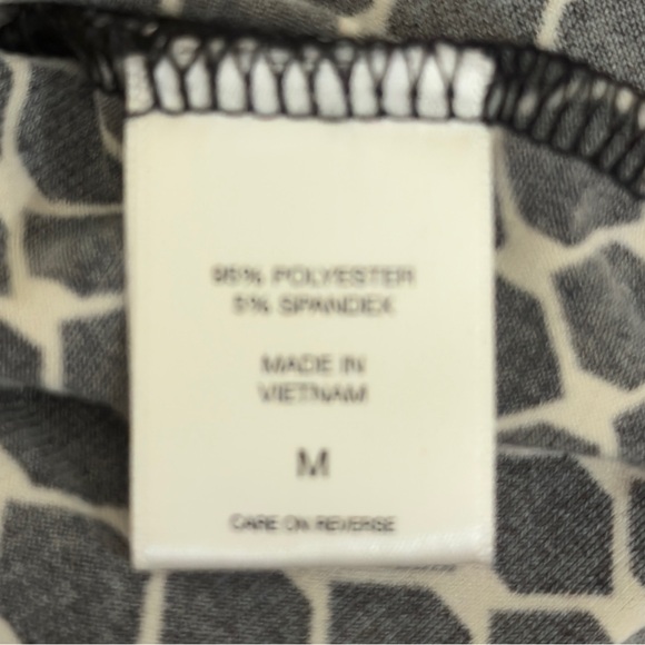 New York & Company Blouse, Black & White, Silver Bar at V-Neck, Gathered Waist - Picture 4 of 6